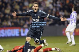 火箭行云流水演绎团队艺术 阿门空切暴扣点燃主场激情