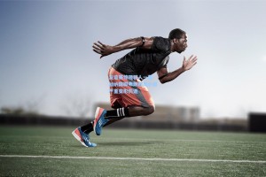 友谊赛惊现骇人一幕 加纳国脚弗朗西斯小腿严重变形伤退