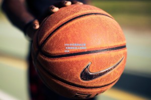 NBA季后赛激战正酣 东西部豪强上演巅峰对决