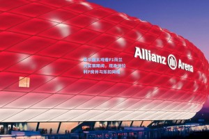 库尔图瓦观看F1荷兰大奖赛期间，现身法拉利P房并与乐扣同框