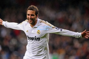 百米飞人巅峰对决 新星闪耀打破纪录